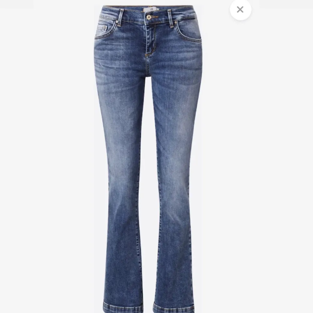 Säljer mina Ltb jeans i modellen ”Fallon”. Väldigt sparsamt använda💓Tar bud från 400💓. Jeans & Byxor.