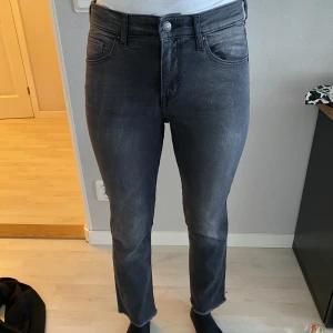 Kick Flare low waist - Kick Flare low waist jeans passar XS. Personen på bilden är 170