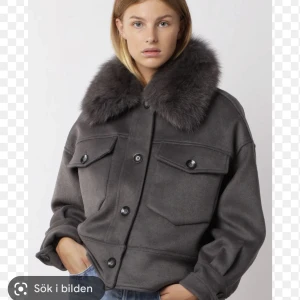 Meotine jacka  - Säljer min Meotine jacka i bra skick, slutsåld på hemsidan. Egna bilder fås självklart vid intresse💘intresserad av byten