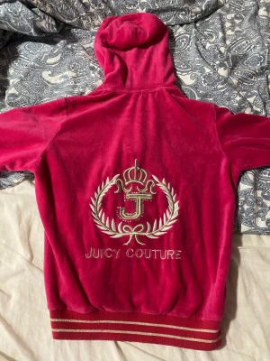 Jucie conture - Säljer min jucie tröja,kan skickas eller mötas upp i västerås