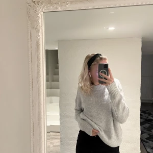 Grå stickad tröja - Grå stickad tröja från lager 157 i storlek XS/S. Nyskick. 