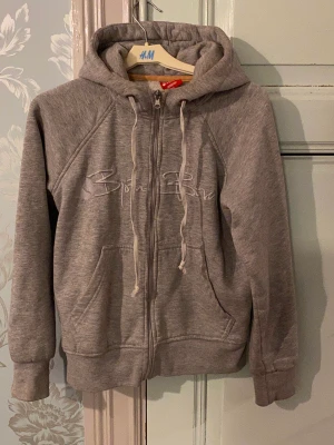 Tröja  - Använd men fint skick 