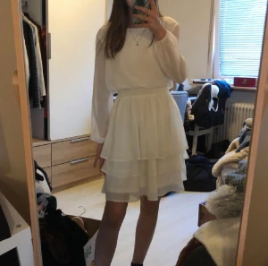 Studentklänning - Vit klänning, perfekt till studenten eller konfirmationen 🤍 Använd 1 gång 