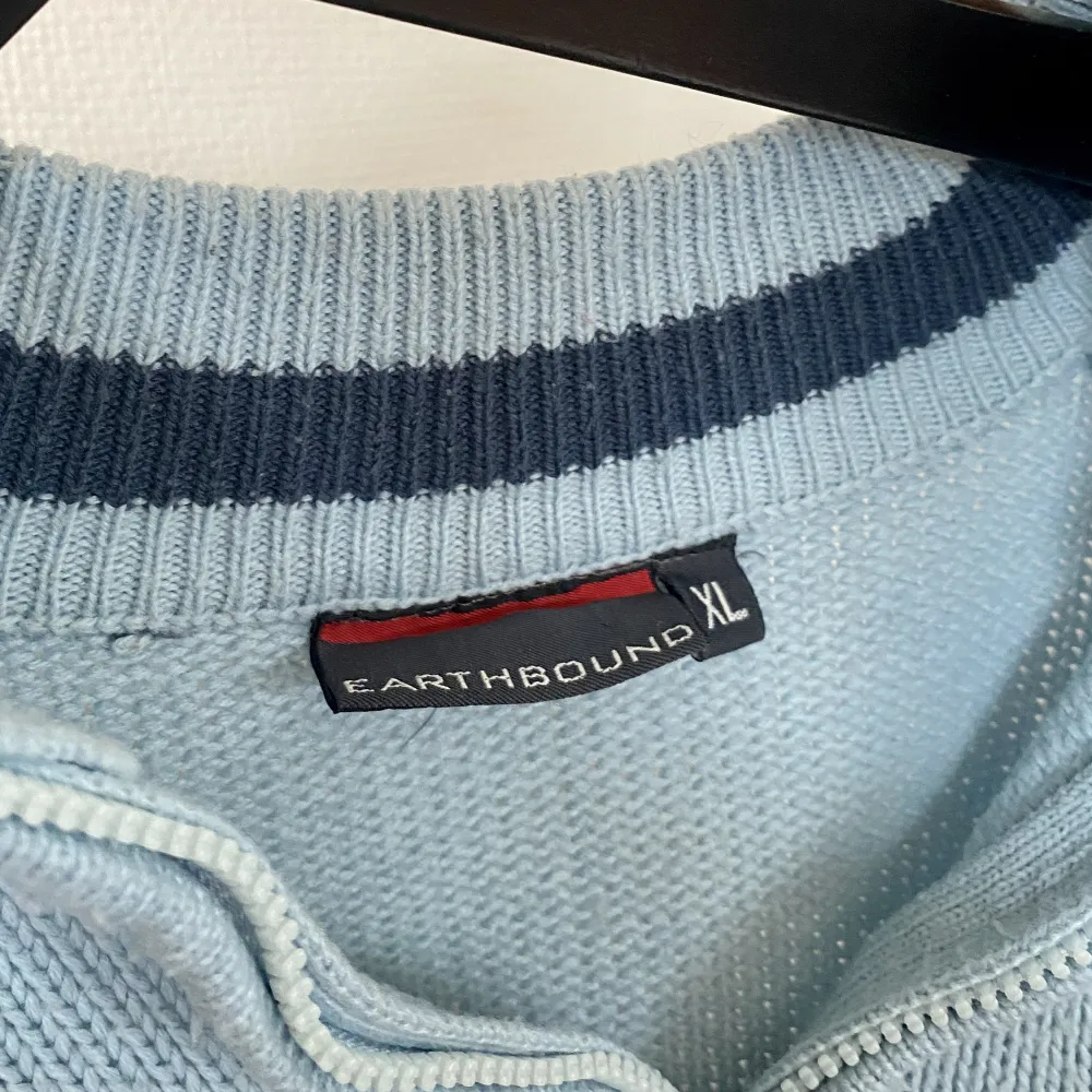 Blå vintage liknade sweatshirt (oversize på mig som brukar ha storlek S/M). Tröjor & Koftor.