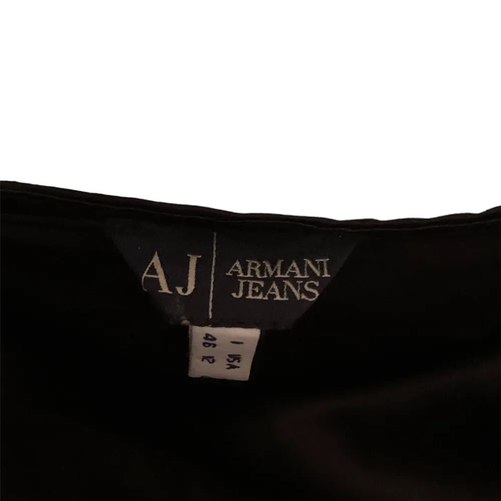 Linne från Armani jeans med silvertrådsdetaljer. Som en storlek S ungefär.. Toppar.
