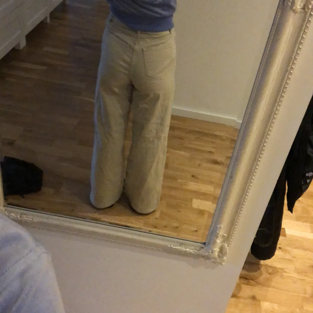 Använda ungefär 7 gånger. Storlek 146 men passar på en 155 cm perfekt. . Jeans & Byxor.