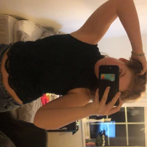 Linne - Fint linne i grönt spets. Frakt tillkommer