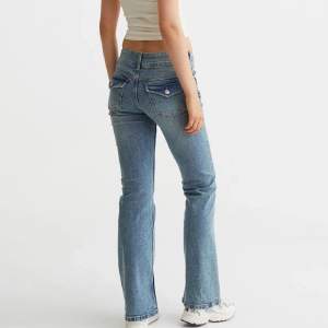 Fina jeans med fickor köpte från en tjej här i plick, fina knappt använda för kände att dom inte är min stil, dom är lågmidjade 