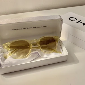 Chimi 01 Yellow - Säljer dessa chimi i modell 01 och färgen yellow. Använda några gånger men i väldigt fint skick! ☀️