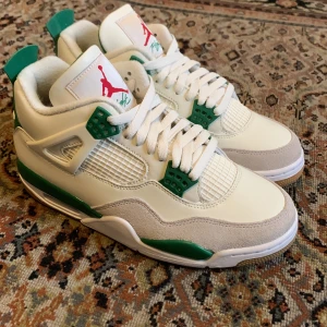 Jordan 4  - Helt nya  Storlek 40,5  Kvitto finns Priset är inte hugget i sten  Kan även byta mot ett par i storlek 42,5-43 och lägga till extra pengar