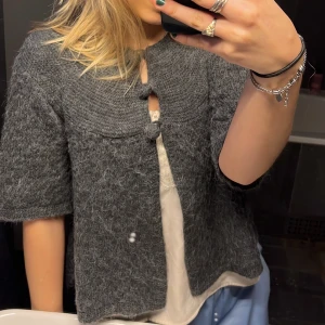 Kofta - Säljer denna superfina kofta med korta ärmar. Superbra skick! 