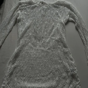 Beach wear - Säljer denna jättefina strandklänningen jag köpte förra sommaren men fick aldrig någon användning av den och kommer nog inte få det i år heller!