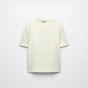 Zara tröja - Säljer denna tröja från Zara! Skriv privat, pris kan diskuteras🤍