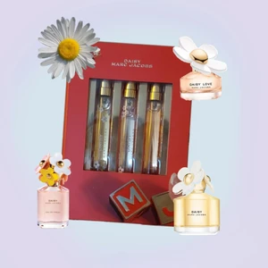Marc Jacobs Daisy Mini parfymer - Marc Jacobs Daisy Mini-parfym set! Använda sparsamt, skulle upskatta att Daisy har 95% av innehållet kvar, Daisy au so fresh ca 80% och Daisy Love 90%. 10ml vardera! Köpta för 499:-