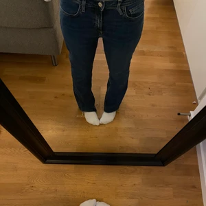 Jeans mango - Bootcut jeans från mango som är i storlek 40 men passar mig som har 34😁