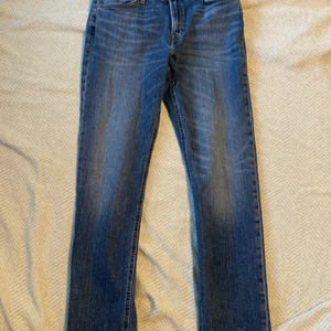 Lee jeans - Lee Jeans i herrmodellen MORTON (straight). Storlek W32 L34. Pris 300kr + frakt. Kom privat vid frågor eller önskemål om fler bilder 😊