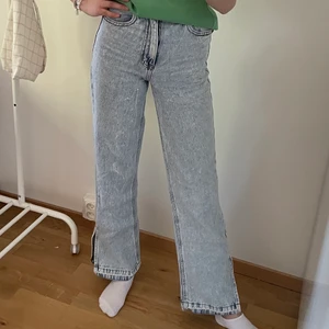 Ljusblåa Jeans - Säljer dessa jeansen från New Yorker, säljer eftersom de inte kommer till användning (har sprätt upp byxorna längst ner) 💓💓