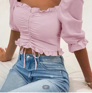 Shein  - Topp från shein, aldrig använd, liten i storleken passar xs/32.