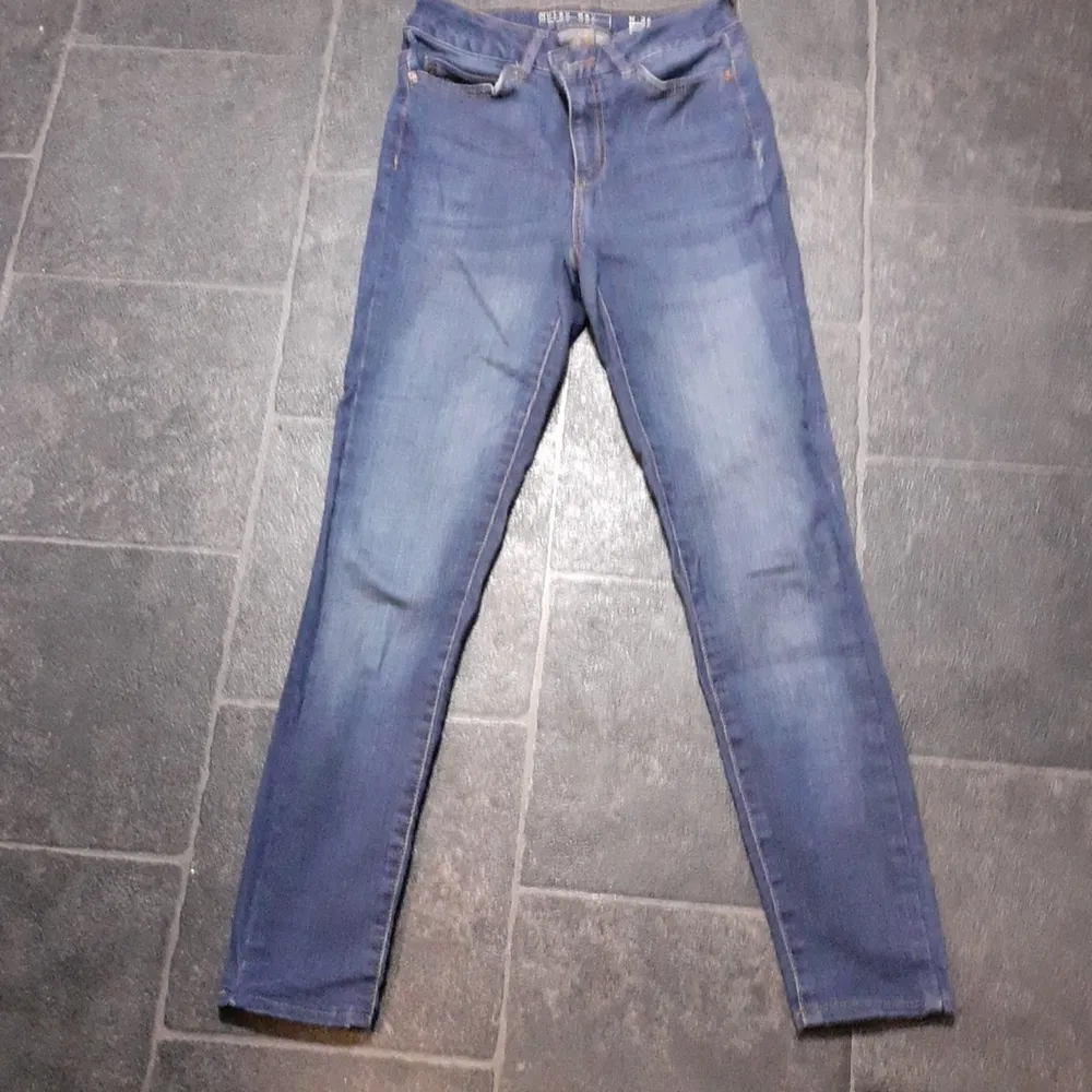 Snygga blå jeans som nya Hög midja Smal modell Stl 26/32. Jeans & Byxor.