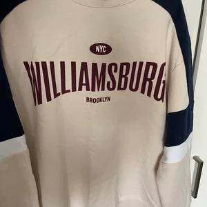 Huvtröja - En huvtröja me lite blåa ditaljer