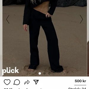 Kostymbyxor  - Säljer dessa svarta kostymbyxorna från Hanna Schönbergs kollektion med Nakd. Oanvända, så nyskick! Stl 36 och de är med medelhög midja. Skriv vid frågor och kan skicka egna bilder vid intresse!🥰