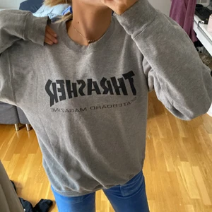 Thrasher sweatshirt - Nypris 1000kr men säljer för 300kr! Tröjan är i storlek M men passar som en S oxå! Nyskick! 