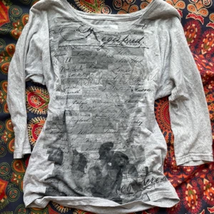 Calvin Klein Jeans - Säljer tröjan pga inte fått anvöndning av den. Fått av en person. Storlek XS. <3