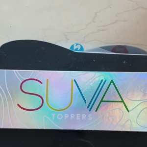 Suva beauty palett - Suva toppers palett. Använd typ 3 gånger och gör rent den innan den skickas 😊120kr. . Köparen står för frakt och vi kommer överens om en fraktmetod som passar bäst. 