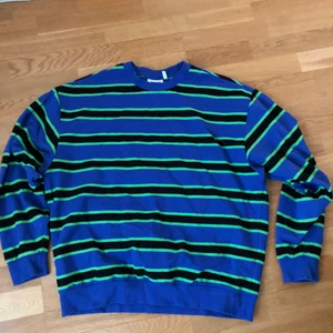 Weekday tröja - Säljer min weekday tröja som jag inte använt mycket alls. Sitter oversized.