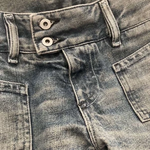 Diesel jeans  - Köpta här på plick. Dom är skit fina och i jätte bra kvalite men tyvärr lite små för mig. Lowwaist. Frakt ingår💖