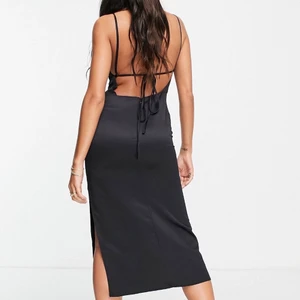 Klänning  - Säljer min superfina festklänning, som tyväär inte har kommit till användning pga förliten strl. Nyskick och oanvänd 