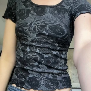 Tröja - Snygg tajt topp från pimkie. Sitter jättefint men använder ej längre.💞