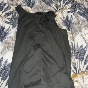 🏋️‍♀️ Oanvänt linne 🏋️‍♀️ - Helt oanvänt träningslinne, passade inte mig. Kan skickas! 