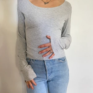 Ribbad grå tröja - Ribbad mysig tröja med långa ärmar 