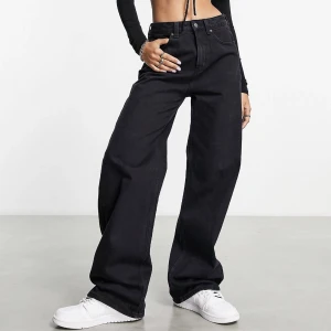 Jeans - Svarttvättade jeans i dad modell W28 L30, pris går att diskutera❤️