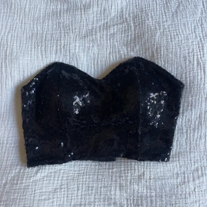 Glittertopp  - Jättesöt glittertopp/korsett från BikBok! 
