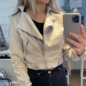 Jacka - Jacka i storlek 34. Inga defekter 