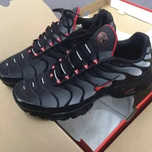 Nike tn  - Aldrig använda, köpta 2018 säljs inte längre i affär. De är helt nya med boxen kvar. Säljs pågrund av att de passar inte mig.