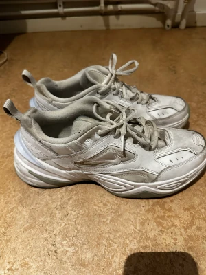 M2k Tekno - Knappt använda, lite smutsiga men aldrig tvättats.