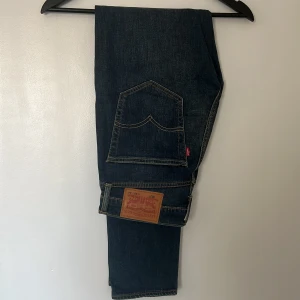 Oanvända Levis jeans  - Oanvända Levis jeans som köptes i fel storlek 