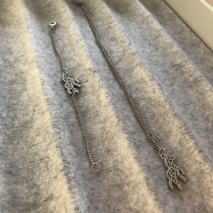 Silver häst armband och halsband  - Super söta silver häst halsband och armband💕 Halsbandet: 30kr, Armbandet: 25kr, Båda: 50kr, köparen står för frakt❤️Har även dessa i guld, samma för dem!