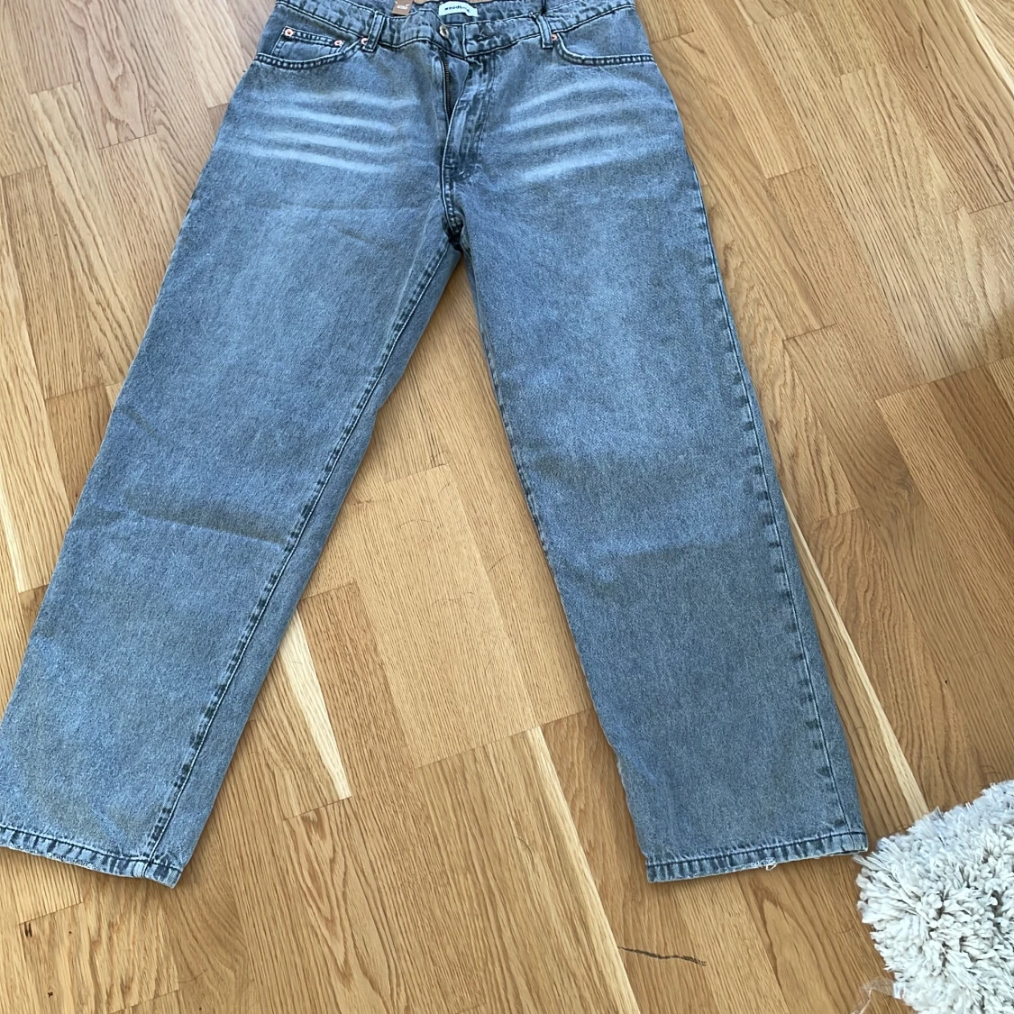 Säljer mina grå jeans 