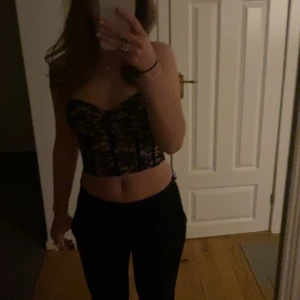 Spets korsett - Sprillans ny korsett, använd en gång. Köpt från Tyskland på en marknad