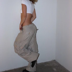 Cargopants - Cargobyxor som inte kommer till användning längre. 