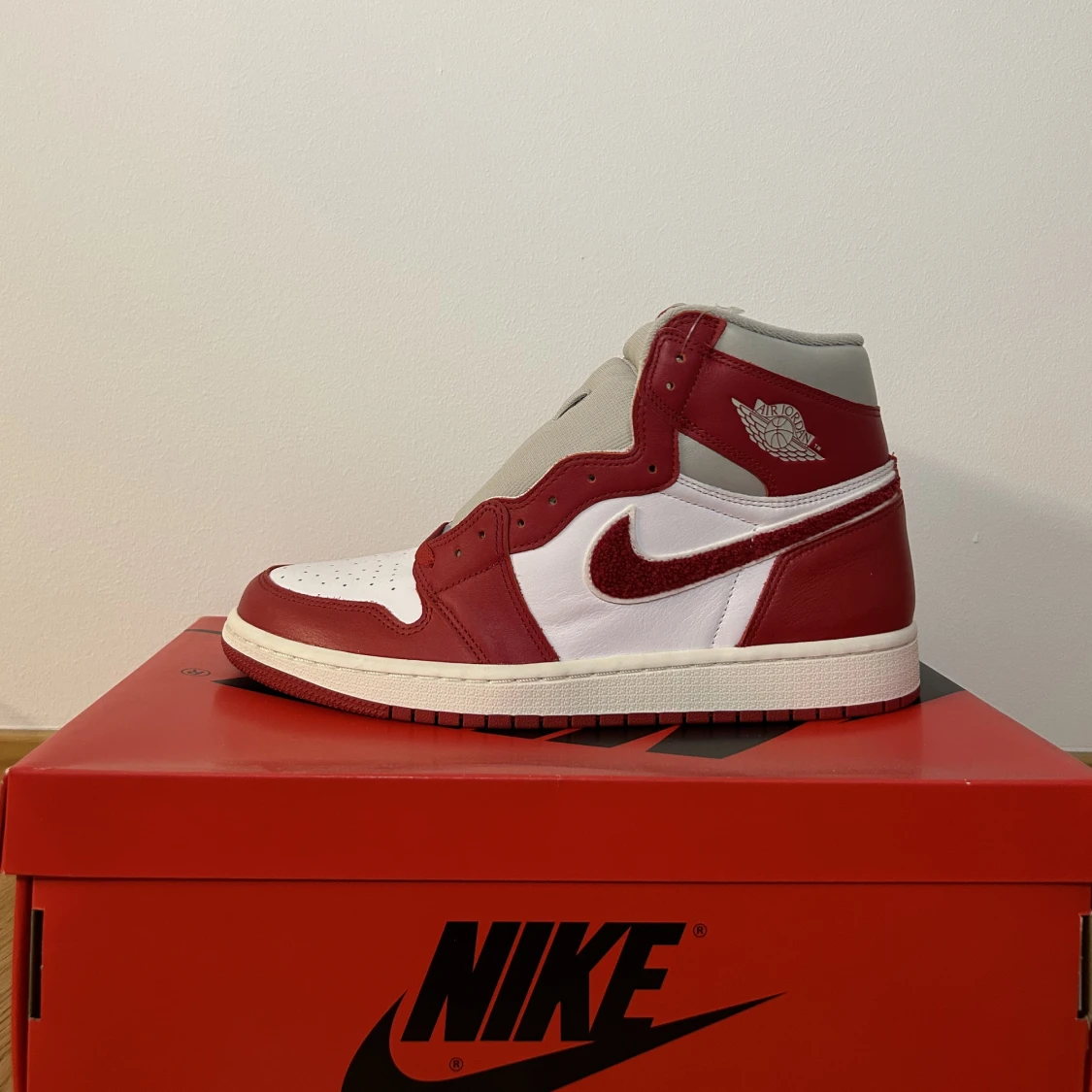 Air Jordan 1 High Varsity Red
