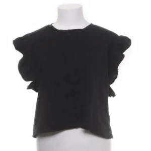 Tröja  - Säljer min T-shirt från zara med volang på armarna, säljer för den sällan används. Köpt förra året använd max 10 gånger. 
