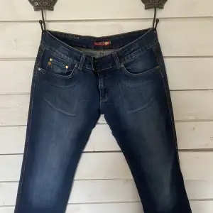 Såå fina vintage Jeans från Blend💫 rak modell och lågmidjade!