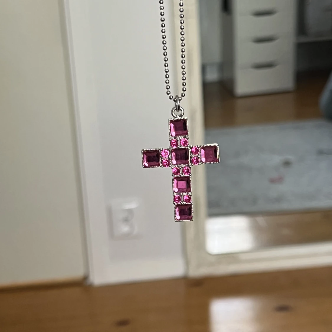 Kors-halsband i rosa - 90