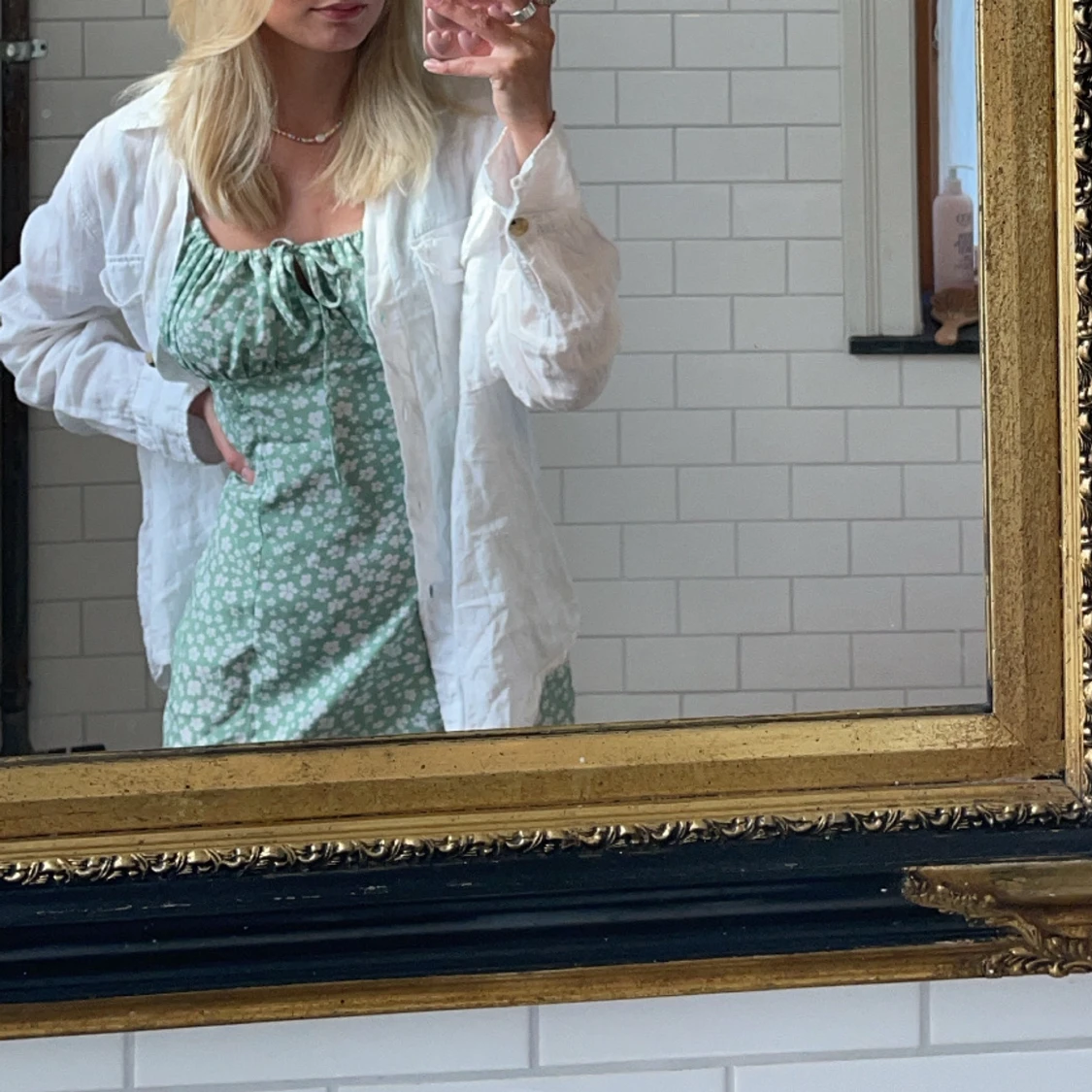 Grön blommig klänning  - 91