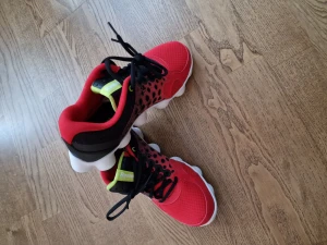 Reebok stl 36 - Helt nya skor från Reebok stl 36. Rök och djurfritt hem